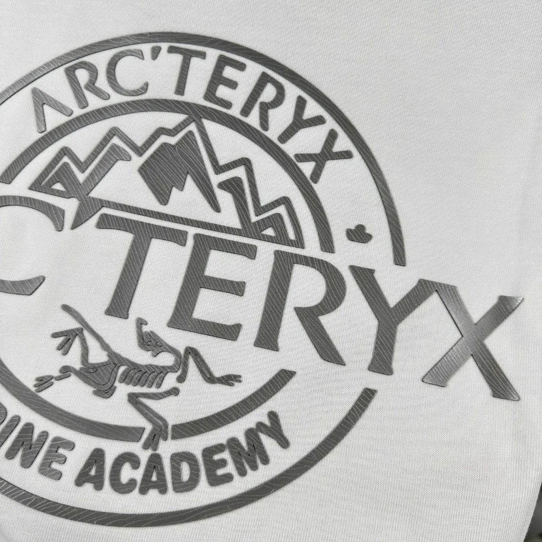 ARC'TERYX* * 2026 New Arrival Classic Silver T Same Style ：Black White Size： S （90-130 ） M （120-150 ） L （140-165 ） XL （160-180 ） XXL （180 ）